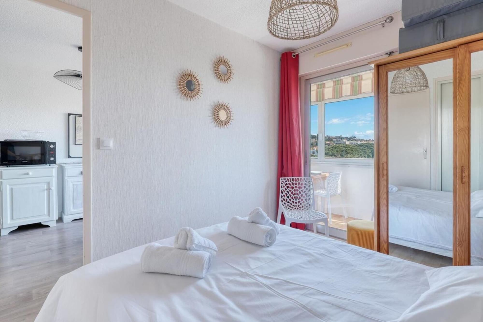 T2 600 M From The Beach! Air-Conditioned Le Lavandou Buitenkant foto