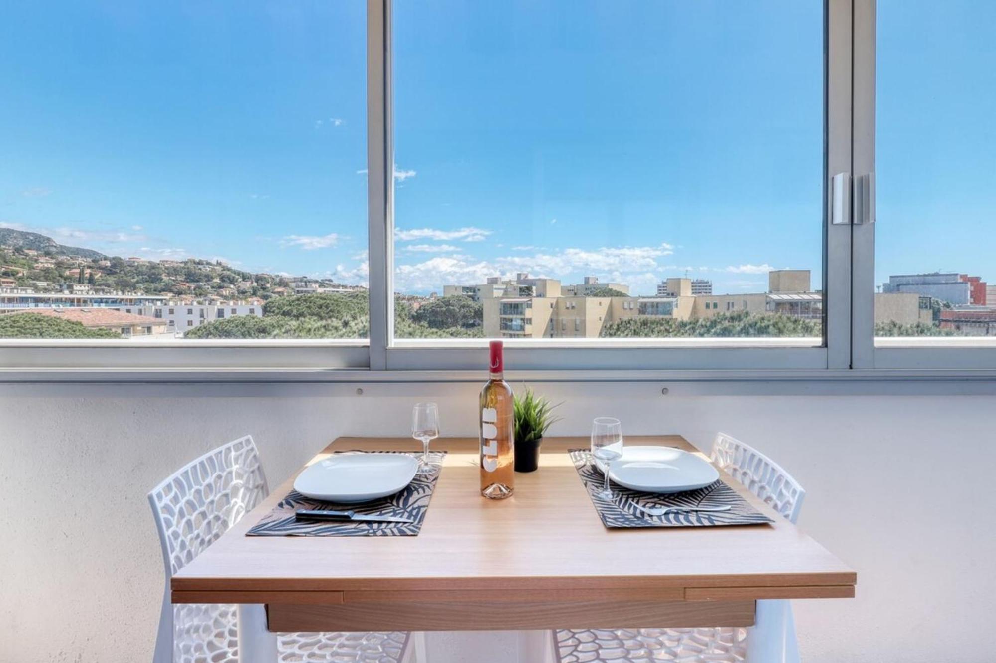 T2 600 M From The Beach! Air-Conditioned Le Lavandou Buitenkant foto