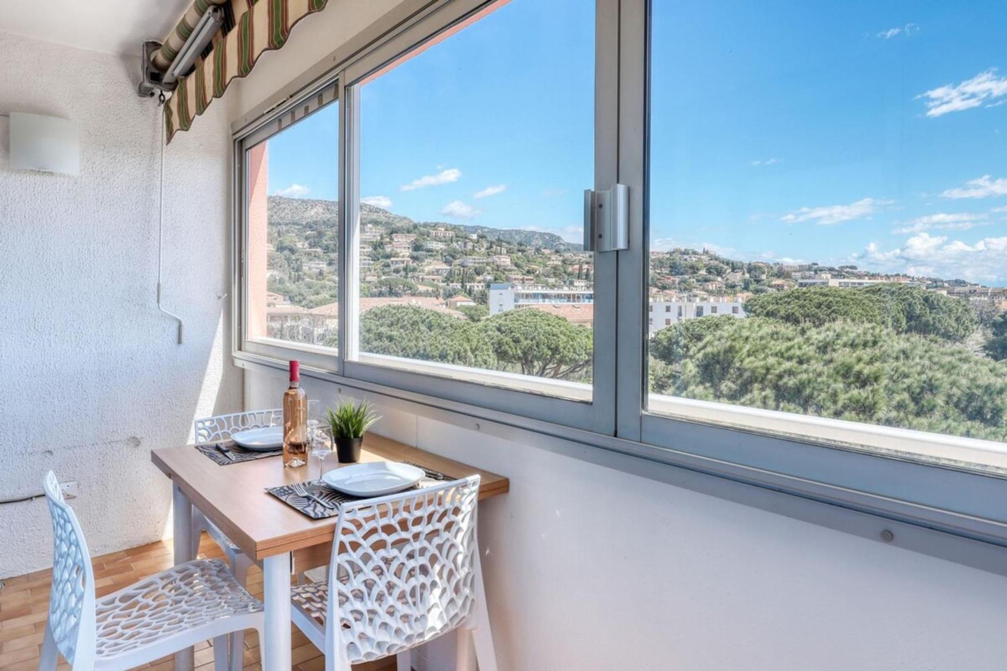 T2 600 M From The Beach! Air-Conditioned Le Lavandou Buitenkant foto
