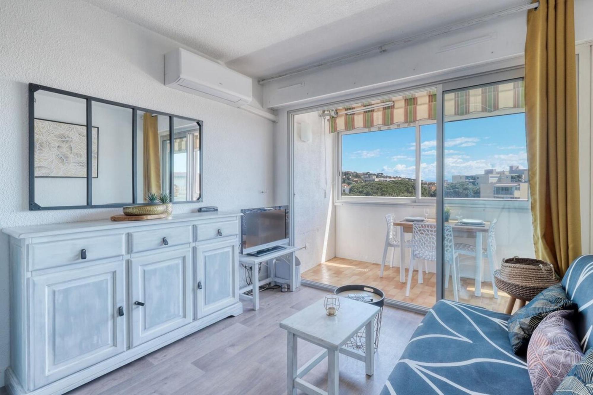 T2 600 M From The Beach! Air-Conditioned Le Lavandou Buitenkant foto